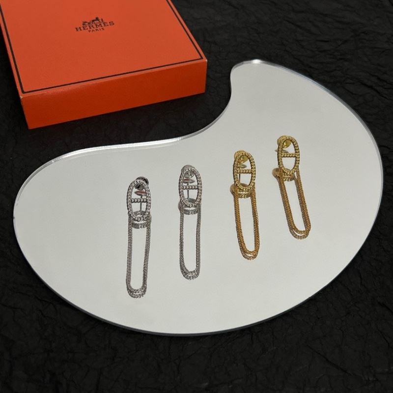 H**me5 earrings
